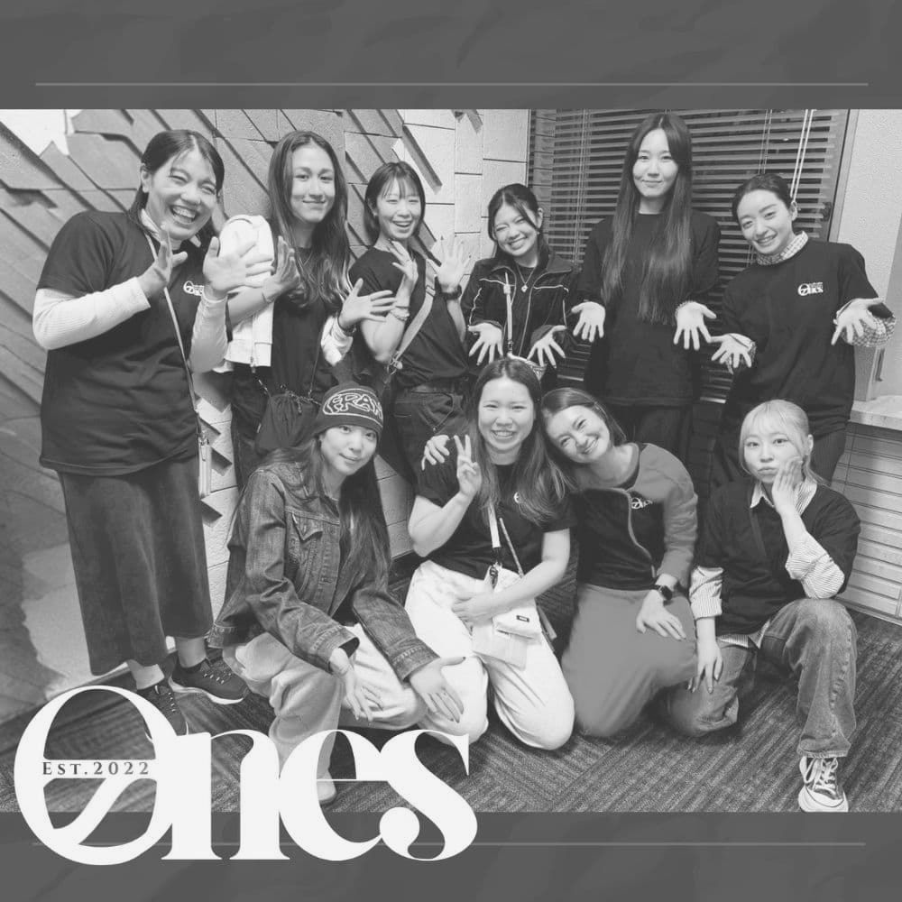 楽しく明るい環境でK-POPダンスの魅力を次世代に伝える現役プロインストラクターの笑顔の画像 月島第一小学校エリアで一緒にスタジオを盛り上げる仲間を募集中